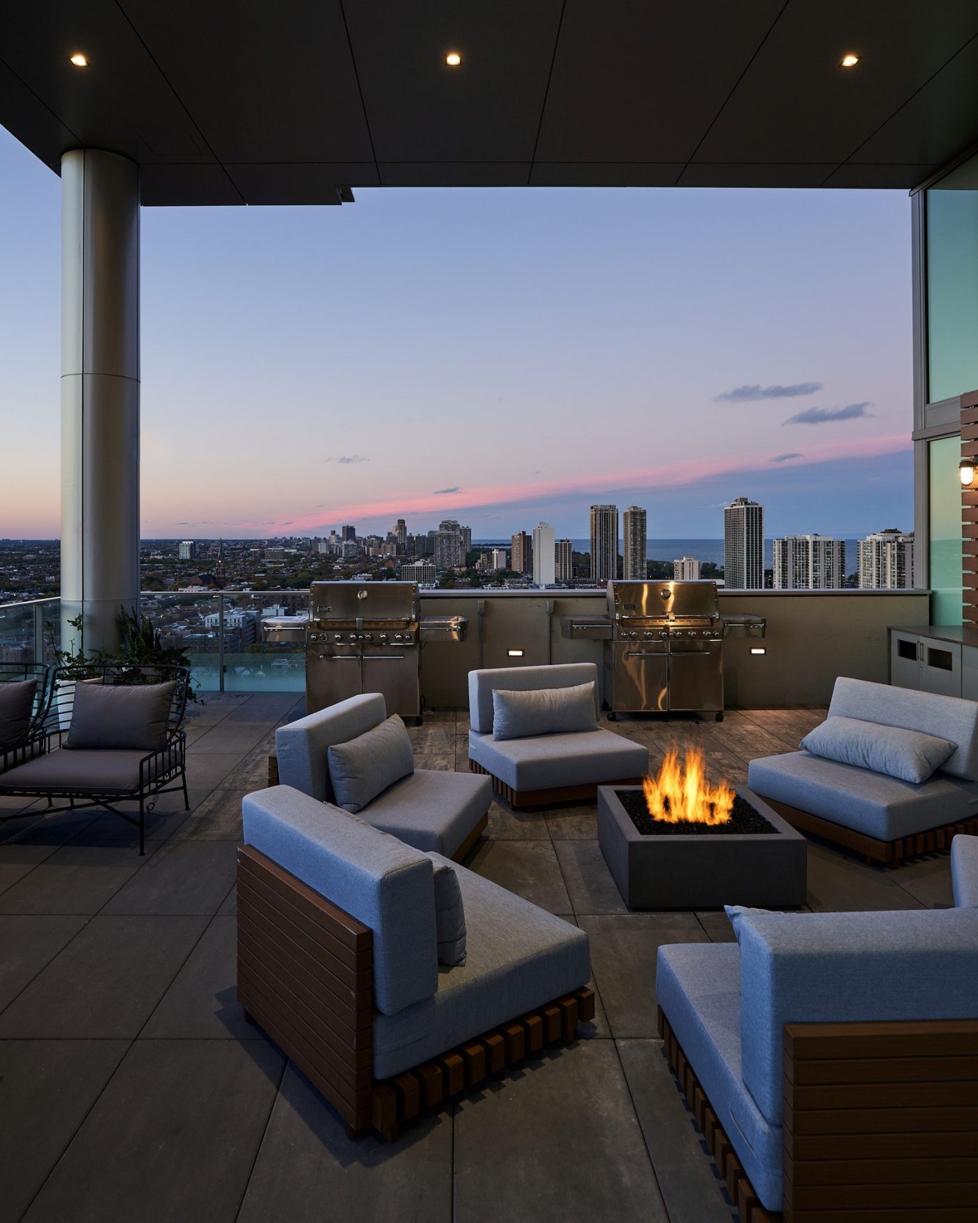 Old Town Park THREE - Luxury Apartments & Rentals in Chicago